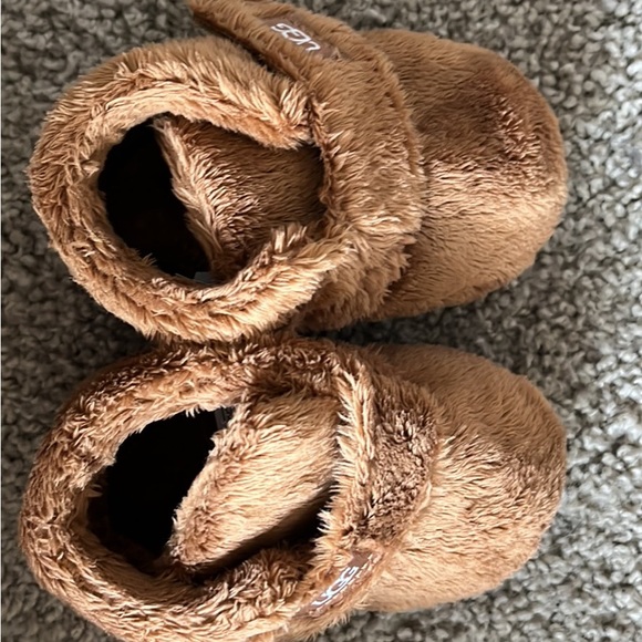 Baby Uggs size 2/3 - Picture 3 of 3